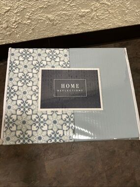 Home Reflections DOUBLE KING SIZE SHEET SET Light Blue & White Pattern + Blue